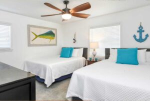 Salty Shores - 2 queen beds -St. Augustine Private Heated Pool Home