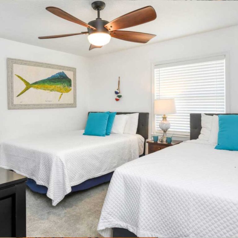 Salty Shores - 2 queen beds