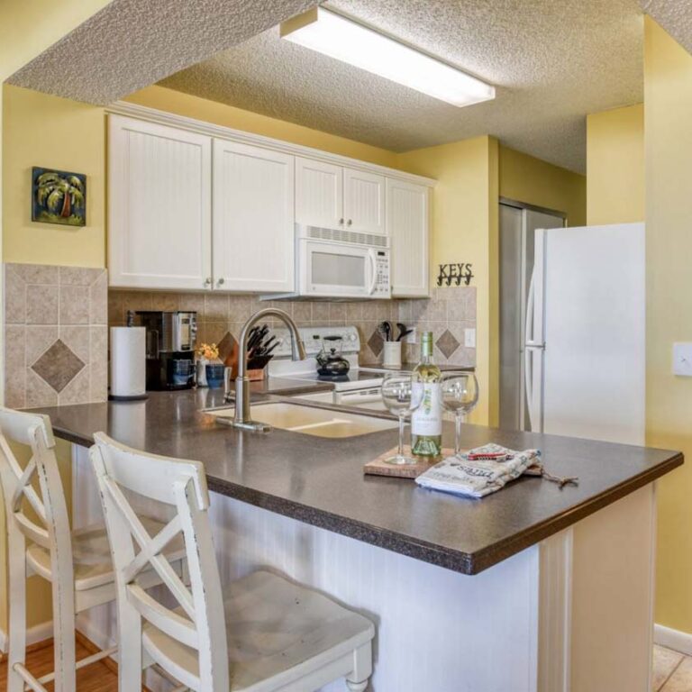 Colony Reef 3203 kitchen